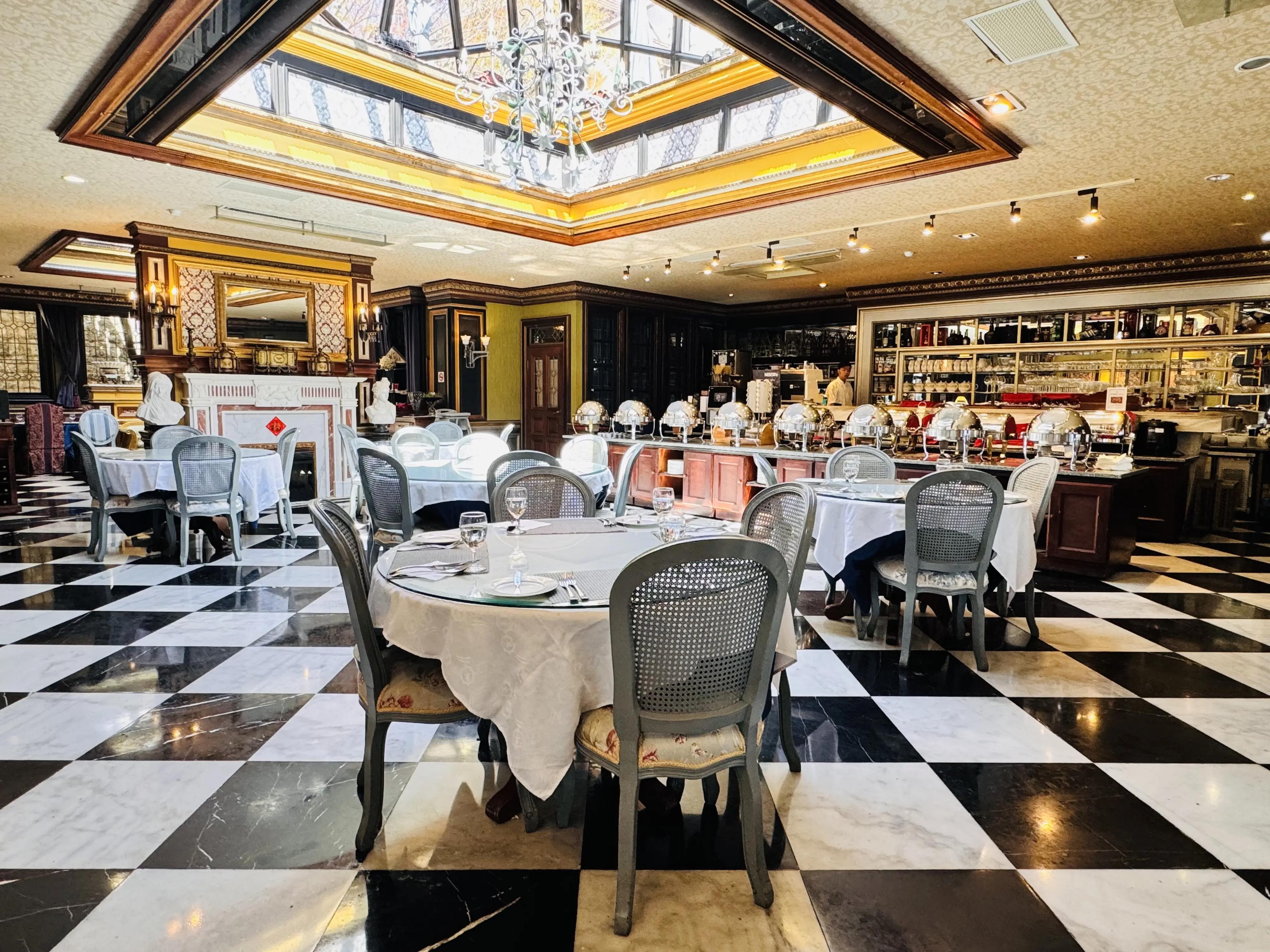 Restaurant Lunch Atmosphere